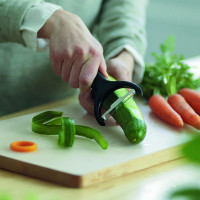 Нож для чистки овощей Fiskars Functional Form