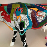 Коллекционная статуэтка Cow Parade корова Ziv's Udderly Cool Cow, Size L, 30×9×20 см Коллекционная статуэтка Cow Parade корова Ziv's Udderly Cool Cow, Size L, 30×9×20 см