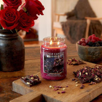 Ароматична свічка Village Candle Роза в чорному шоколаді